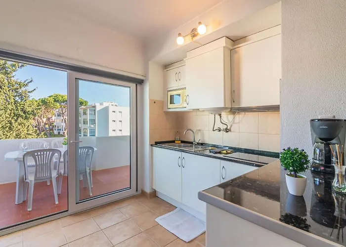 Cosy 2 With Pool By Homing Apartment