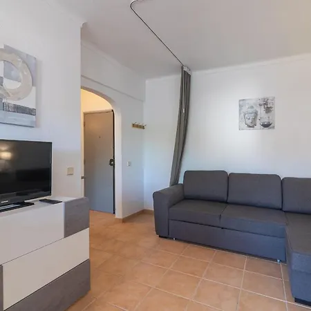 Cosy 2 With Pool By Homing