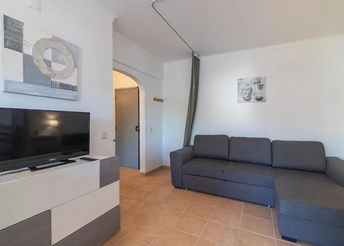 Cosy 2 With Pool By Homing
